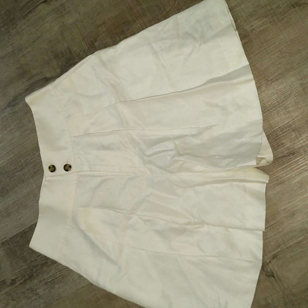 White short/skirt